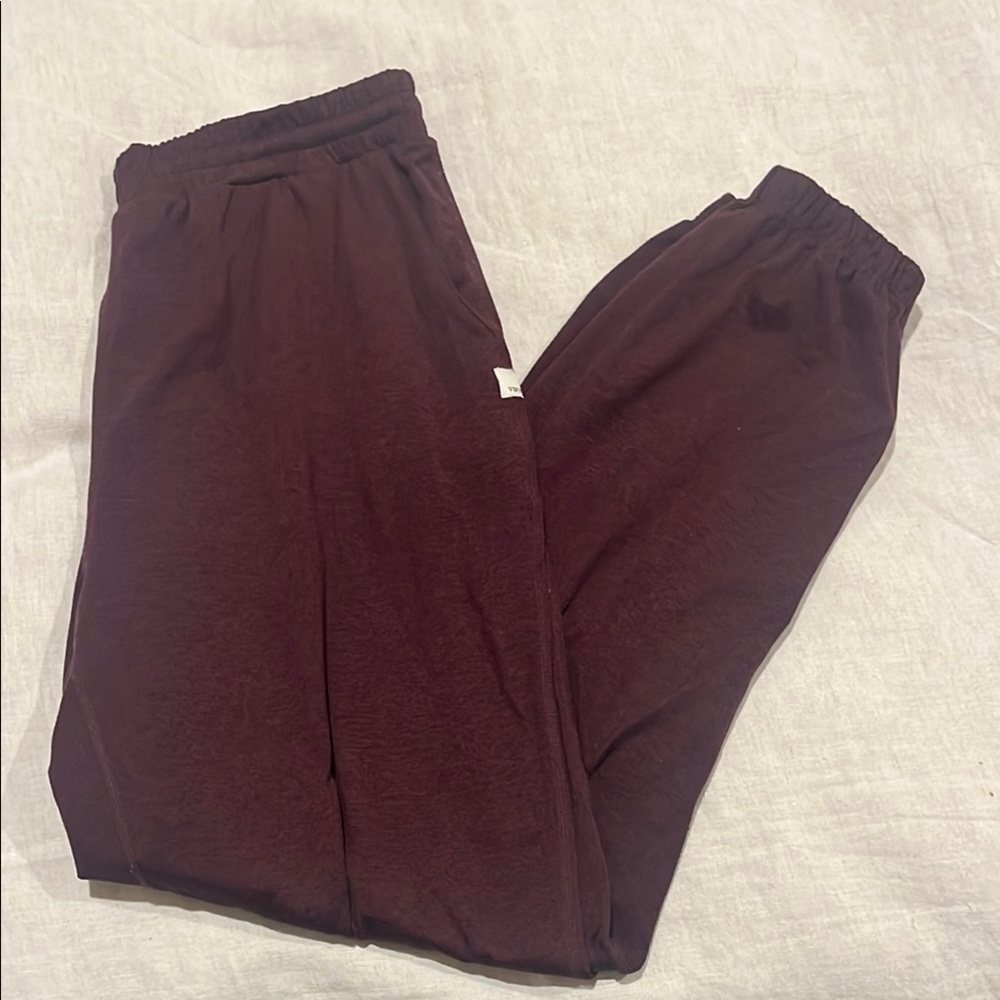 Vuori Joggers - Maroon